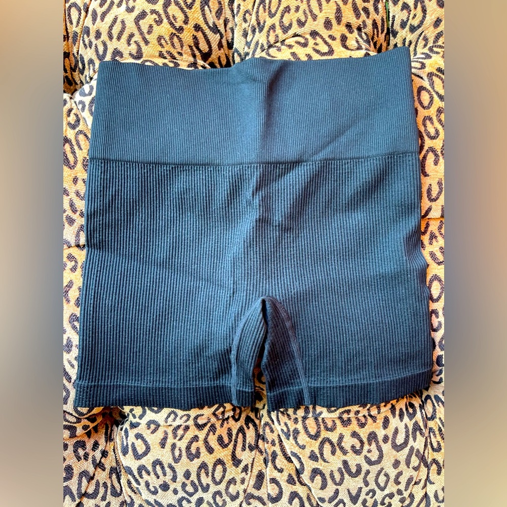 Colise size small shorts
